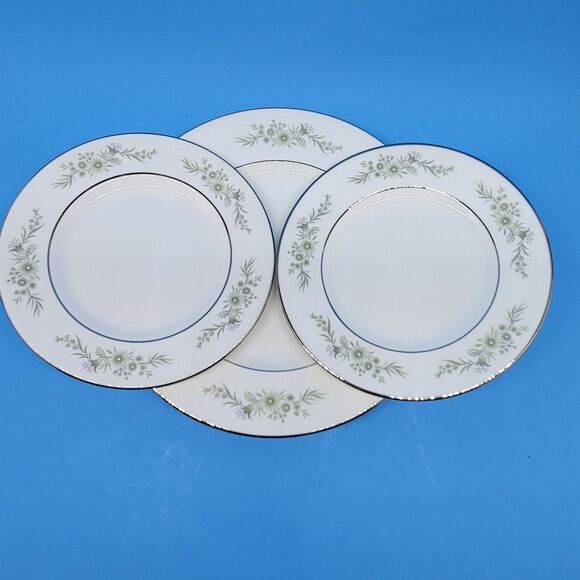 Wedgwood Westbury 3 Salad and 2 Bread Plates Lot of 5 pieces Excellent - Picture 5 of 10